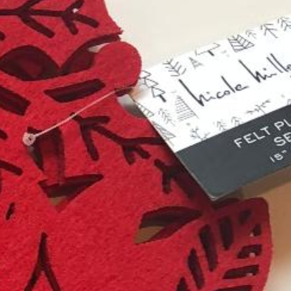 Nicole Miller Home, Red, Laser-Cut, Felt Poinsettia Placemats, Set of 4, NWT - Picture 2 of 6